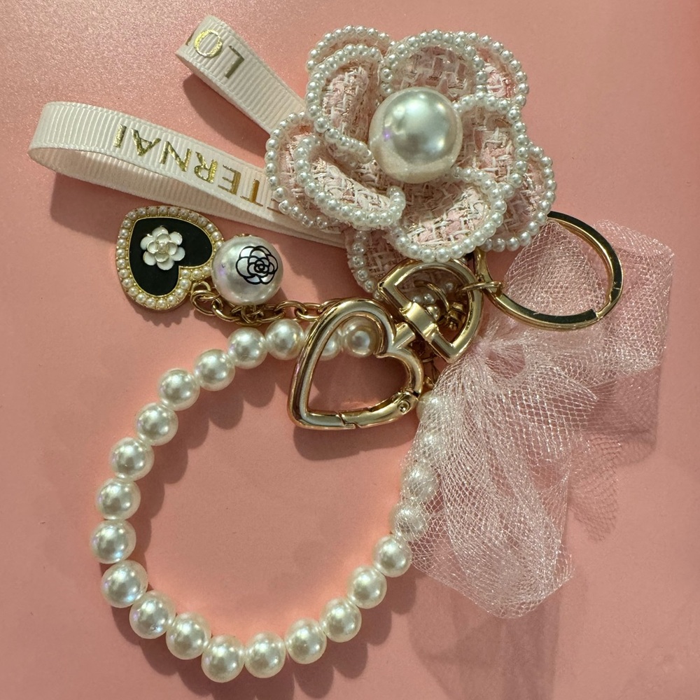 🎀Pink Flower - Heart - Pearlike Keychain 🎀 - Picture 2 of 2